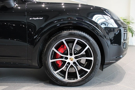 Porsche Cayenne S 9 of 20