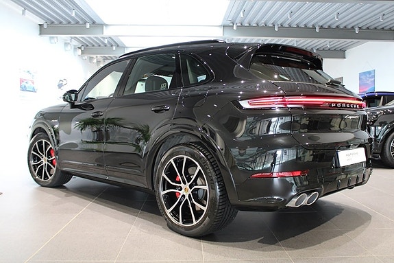 Porsche Cayenne S 2 of 20