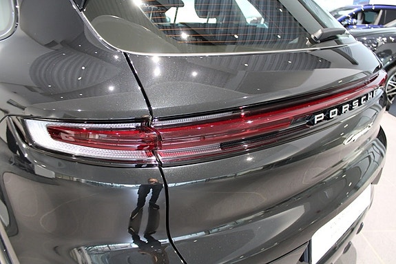 Porsche Cayenne S 10 of 20