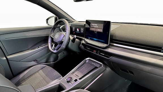 Volkswagen T-Roc 11 of 14