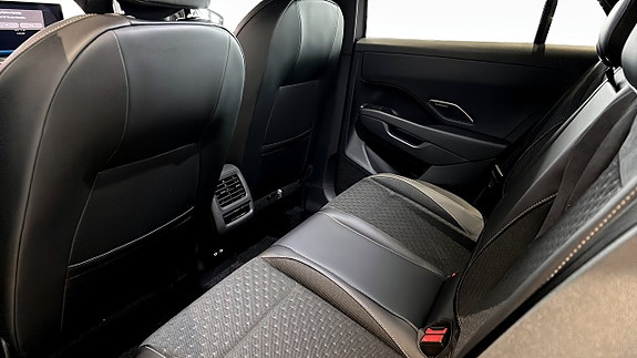 Volkswagen T-Roc 12 of 14