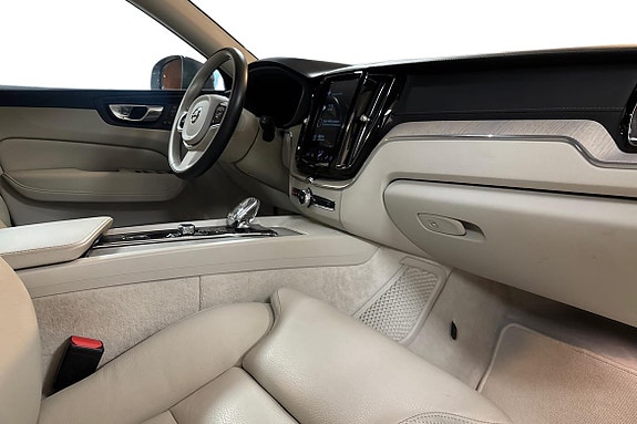 Volvo XC60 10 of 17