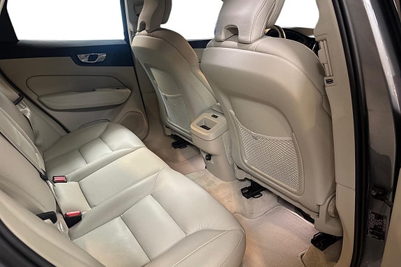 Volvo XC60 11 of 17