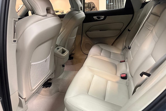Volvo XC60 12 of 17