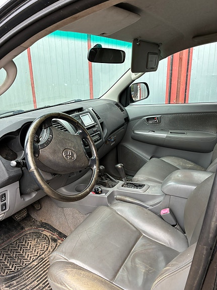 Toyota HiLux 3 of 4