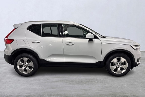 Volvo XC40 3 of 19