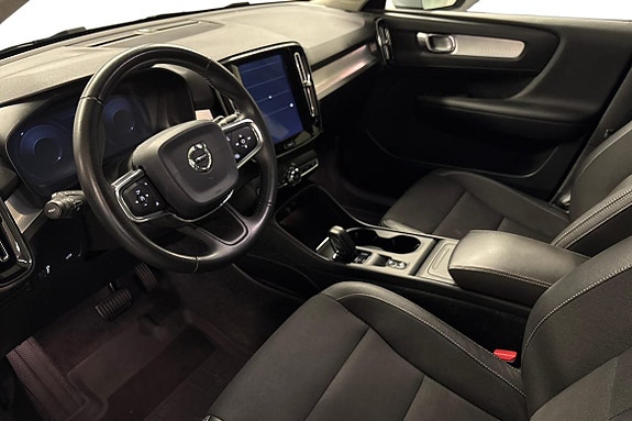 Volvo XC40 8 of 19