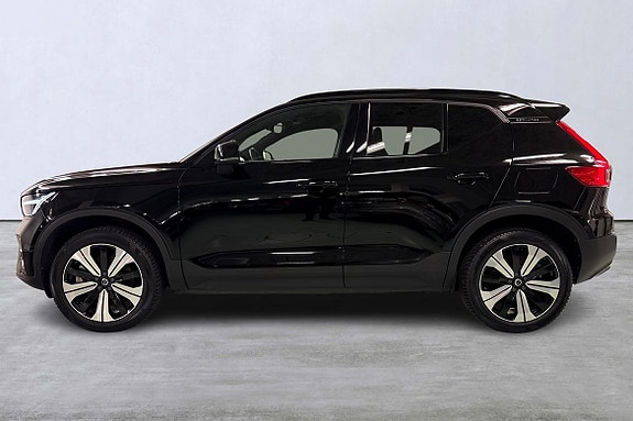 Volvo XC40 2 of 14