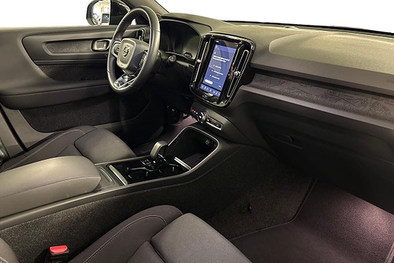 Volvo XC40 10 of 14