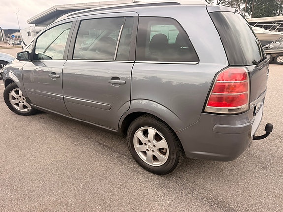 Opel Zafira 4 of 12