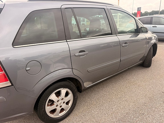 Opel Zafira 6 of 12