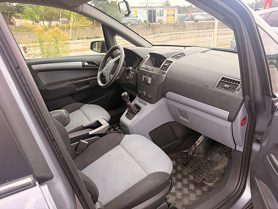 Opel Zafira 7 of 12