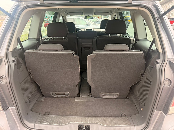 Opel Zafira 9 of 12
