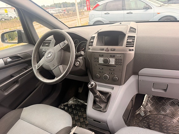 Opel Zafira 8 of 12