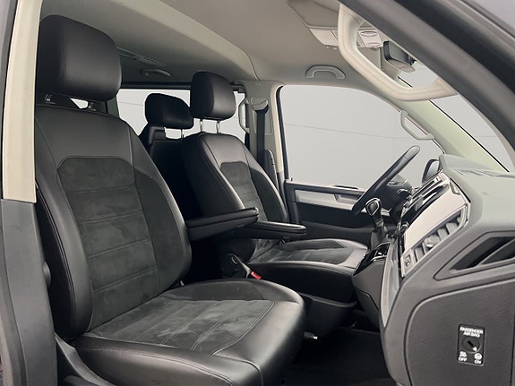 Volkswagen Multivan 26 of 30