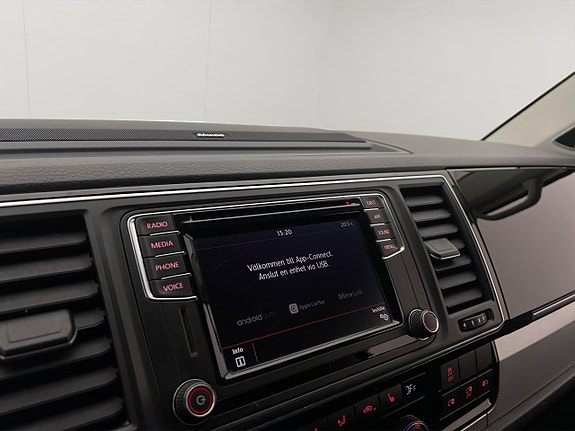 Volkswagen Multivan 20 of 30