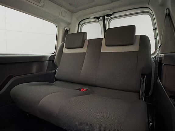 Volkswagen Caddy Maxi 25 of 30