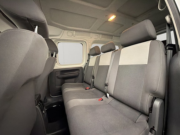 Volkswagen Caddy Maxi 26 of 30