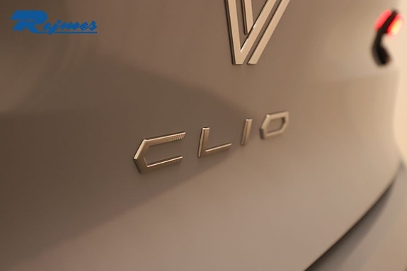 Renault Clio 18 of 21
