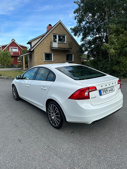 Volvo S60 2 of 5