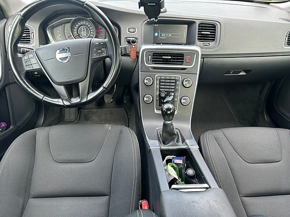 Volvo S60 4 of 5