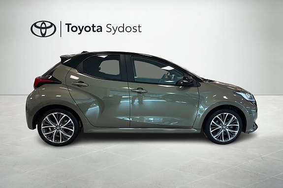 Toyota Yaris 16 of 18