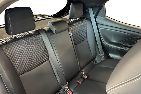 Toyota Yaris 11 of 18