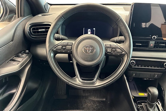 Toyota Yaris 9 of 18
