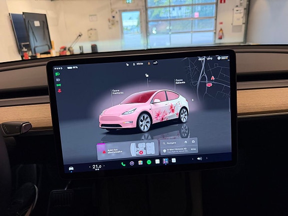 Tesla Model Y 6 of 16