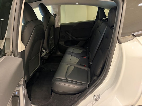 Tesla Model Y 8 of 16