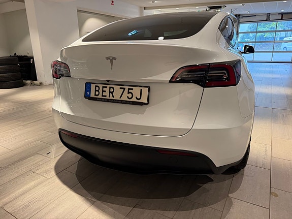 Tesla Model Y 11 of 16