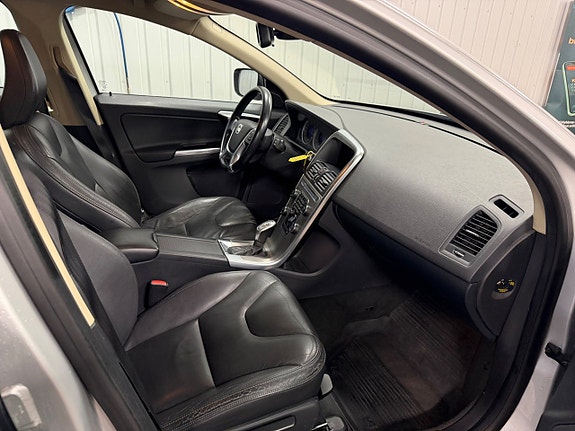 Volvo XC60 6 of 8