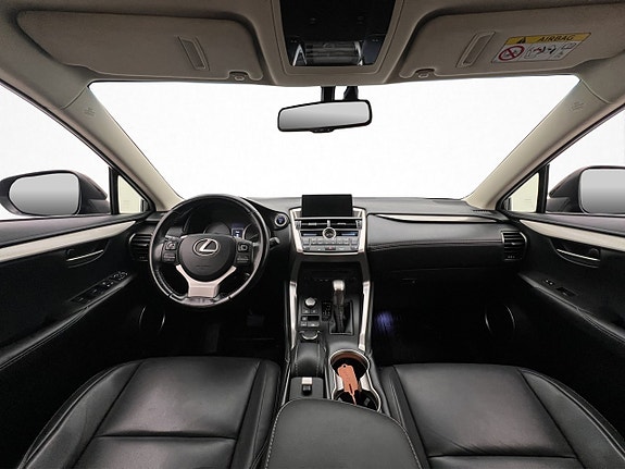 Lexus NX300h 13 of 30