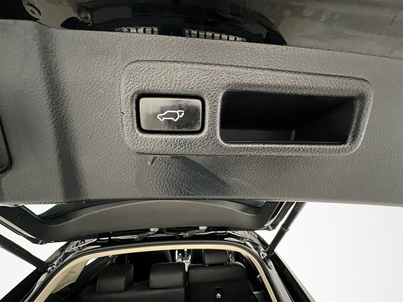 Lexus NX300h 28 of 30