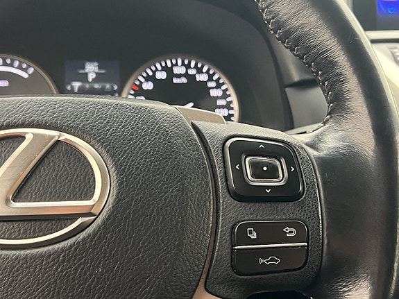 Lexus NX300h 19 of 30