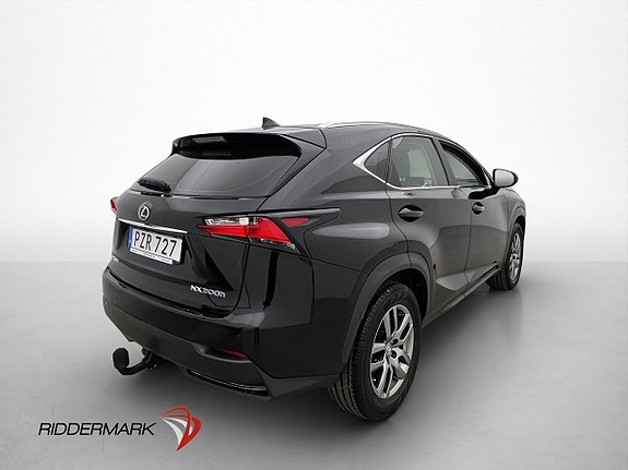 Lexus NX300h 8 of 30