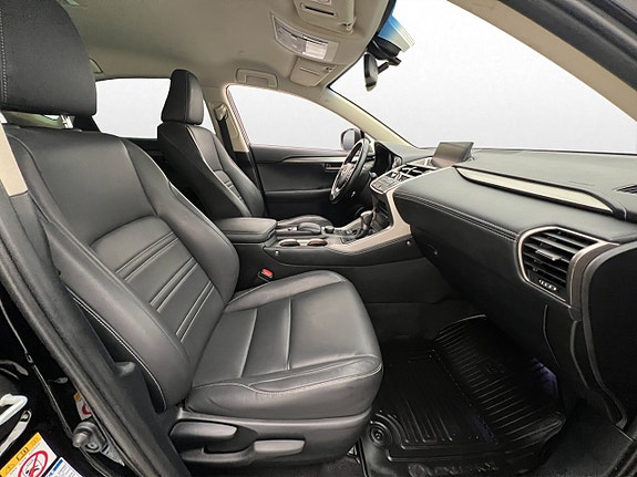 Lexus NX300h 29 of 30