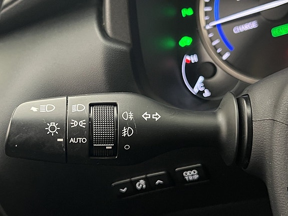 Lexus NX300h 16 of 30