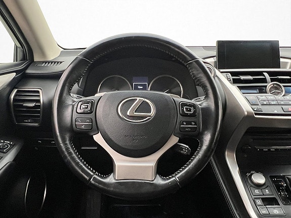 Lexus NX300h 14 of 30