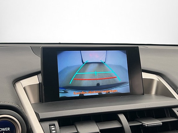 Lexus NX300h 22 of 30