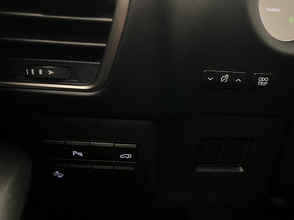 Lexus NX300h 15 of 30
