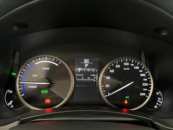 Lexus NX300h 18 of 30