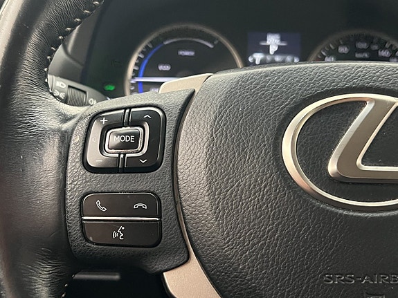 Lexus NX300h 17 of 30