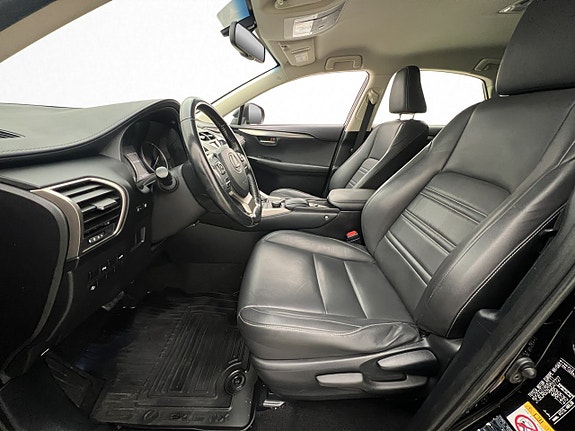Lexus NX300h 12 of 30