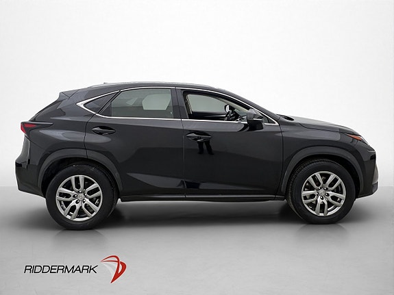 Lexus NX300h 9 of 30