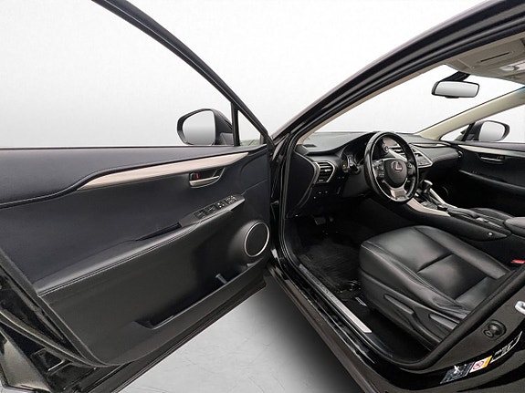 Lexus NX300h 11 of 30