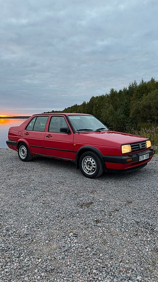 Volkswagen Jetta 2 of 11
