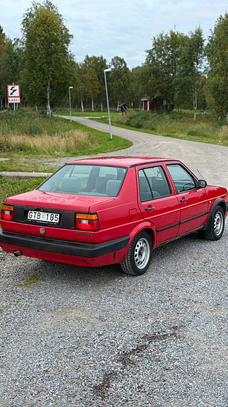 Volkswagen Jetta 3 of 11