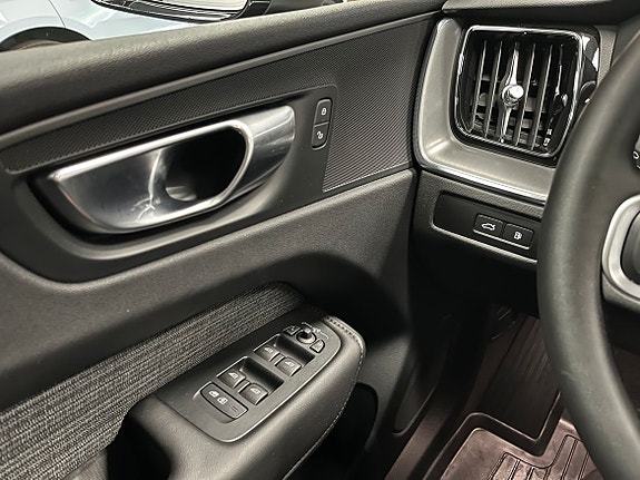 Volvo XC60 14 of 20