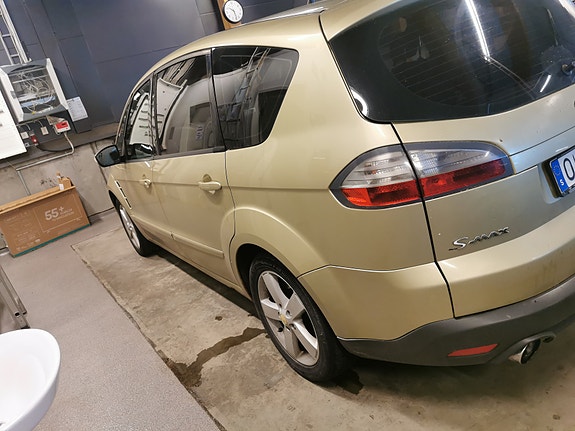 Ford S-MAX 5 of 6